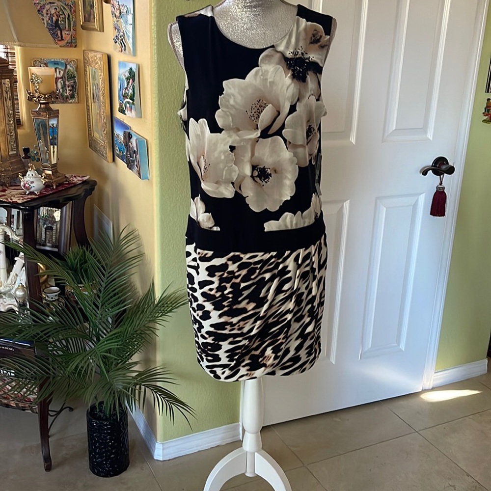 NEW YORK & COMPANY, VERY UNIQUE DRESS SIZE LARGE,